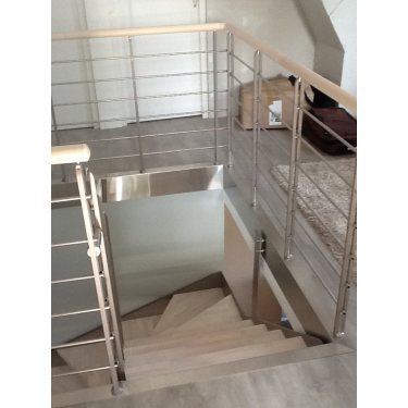 escalier métallique  DOUBLE LIMON IMAGINE PRESTIGE LASER HETRE QUART TOURNANT  marches bois, limons INOX